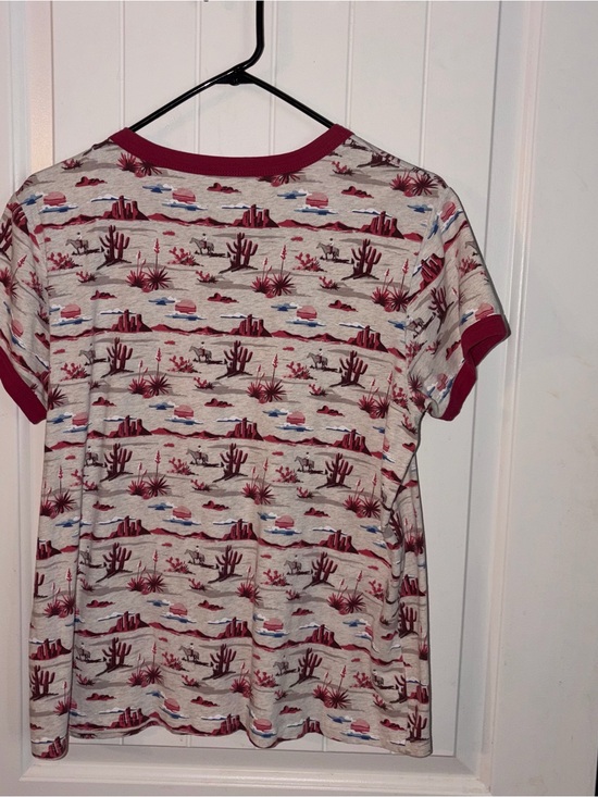 Ariat Tops - Ariat Women's Desert Scene Short Sleeve Tee in Cream and Burgundy
